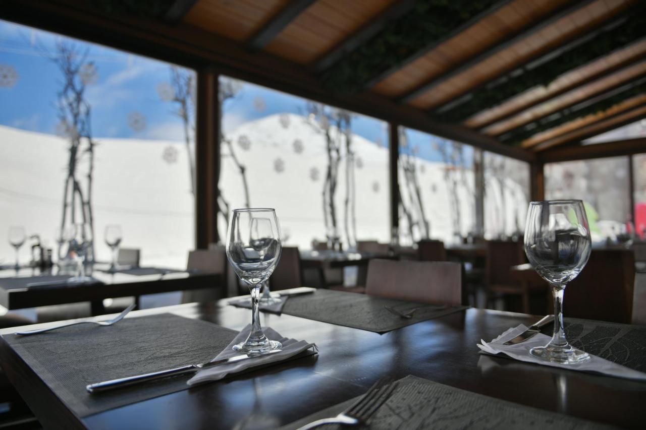 Eleven Hotel Mzaar Kfardebian Exterior photo