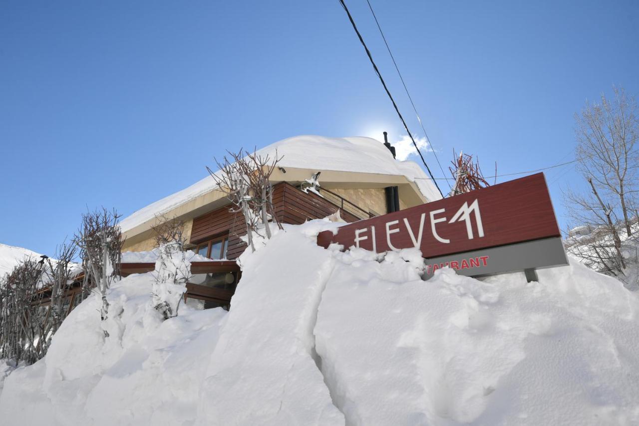 Eleven Hotel Mzaar Kfardebian Exterior photo